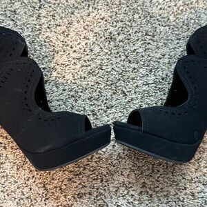Apt. 9 Elegant Black Cutout Heels
